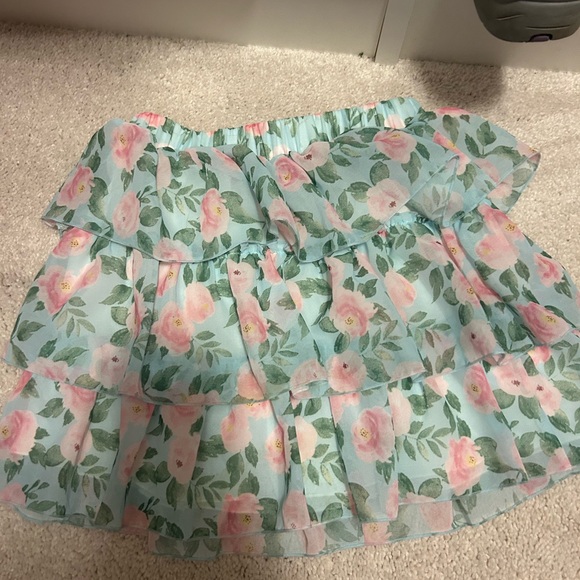 Adorable Flowers by Zoe matching skirt and top size medium - Picture 2 of 4